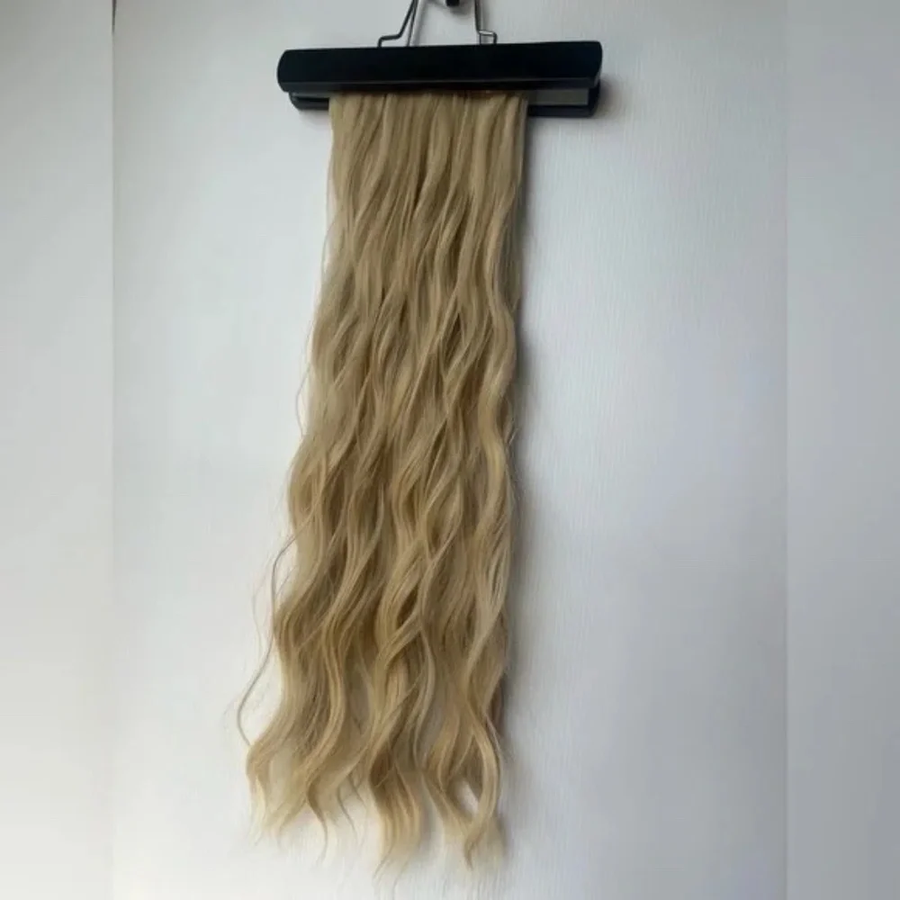 24 In Clip in light Ash Blonde Wavy Hair Extensions